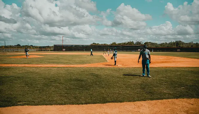 softball throwing